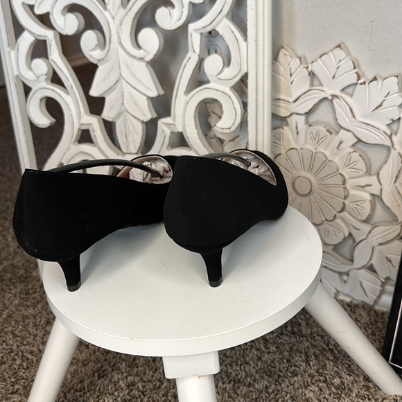 Quips Women's medium Width Pointed Toe Kitten Heel BRAND NEW IN BOX! - Picture 6 of 9